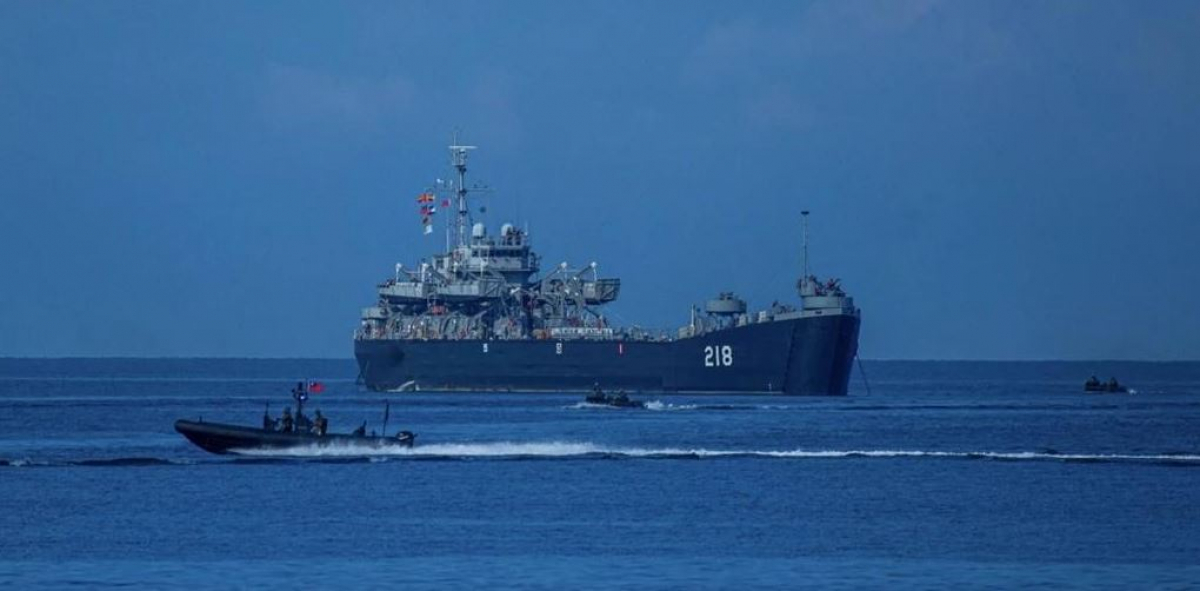 Κίνα: Ο στρατός παρακολουθεί τα αμερικανικά πολεμικά σκάφη που διαπλέουν το Στενό της Ταϊβάν