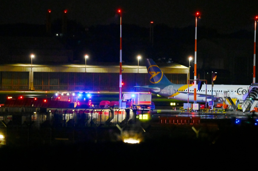 Θρίλερ στο αεροδρόμιο του Αμβούργου: Ένοπλος άνδρας κρατάει όμηρο την 4χρονη κόρη του