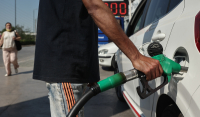 «Αιμορραγία» στα πρατήρια καυσίμων - Στα 2 ευρώ η βενζίνη όλο τον Αύγουστο