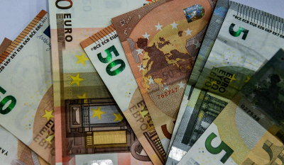 60 ευρώ έχει χάσει ο κατώτατος μισθός! Μειώθηκαν οι καταθέσεις