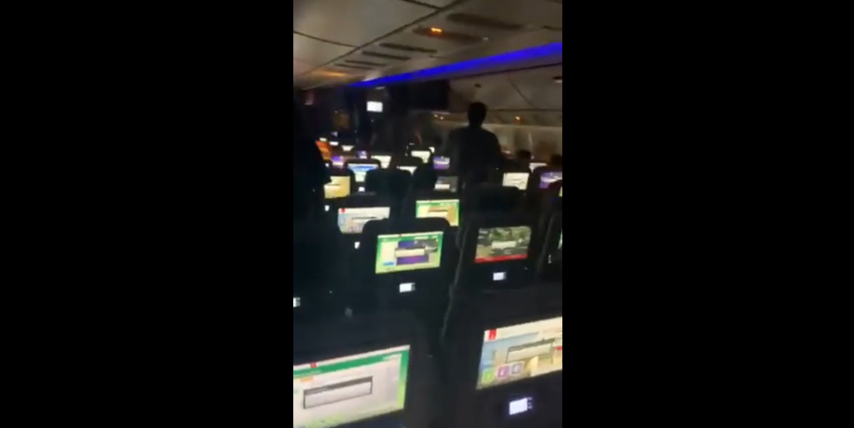 Βίντεο - ντοκουμέντο από το εσωτερικό της πτήσης της Emirates που επέστρεψε στην Αθήνα