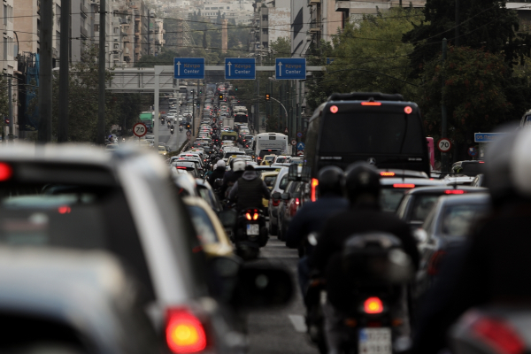 Κίνηση τώρα: Κυκλοφοριακό έμφραγμα με το καλημέρα στην Αθήνα - Πού υπάρχουν προβλήματα