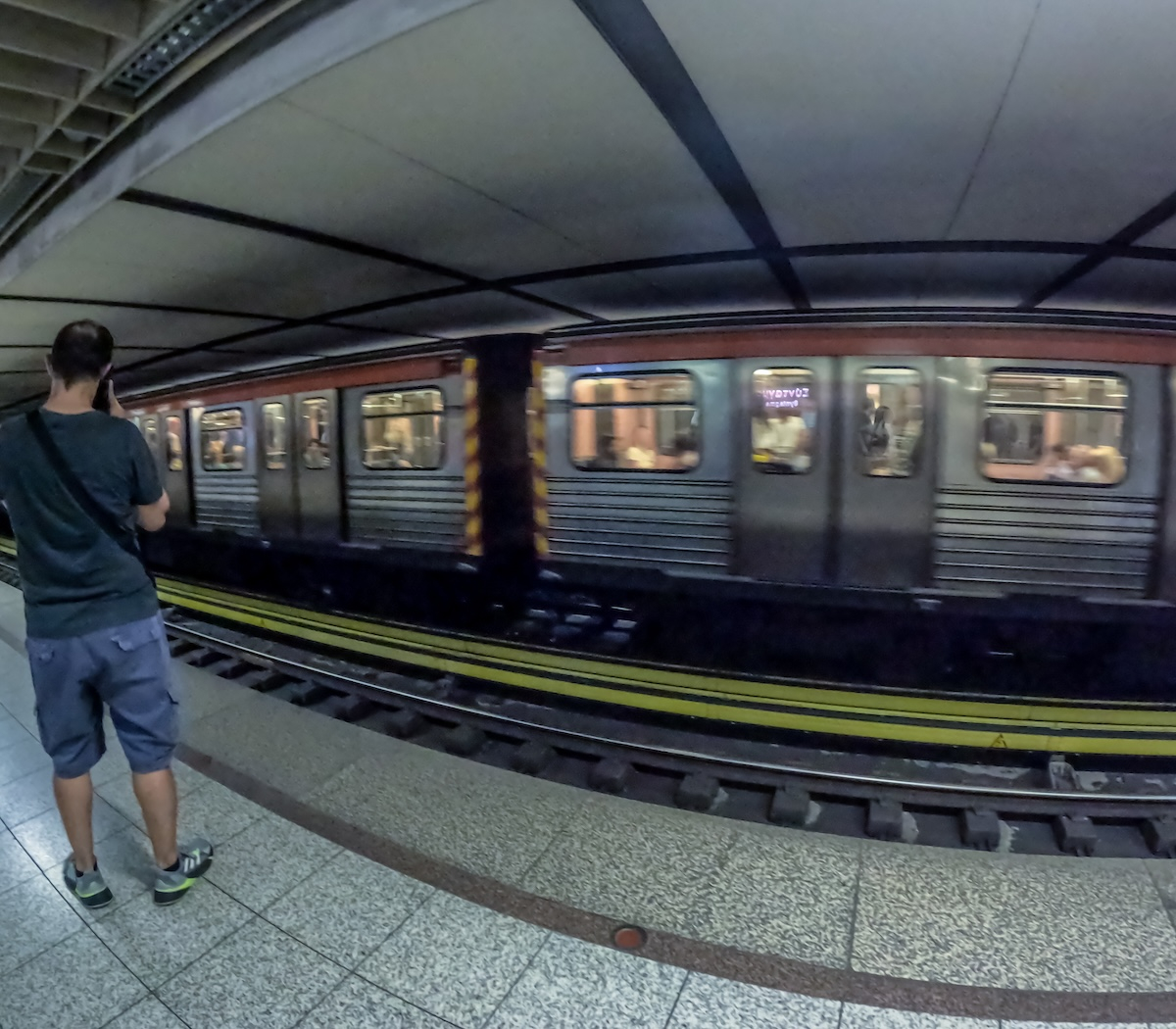 Αγία Παρασκευή: Πέθανε ένας 50χρονος άνδρας που έπεσε στις γραμμές του μετρό