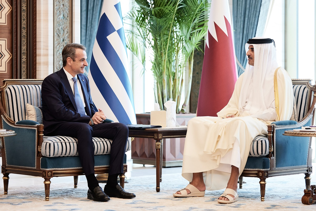 Ο Εμίρης του Κατάρ, το Μαξίμου και οι επενδύσεις