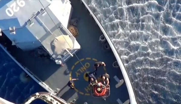 Ναυάγιο στην Πύλο: Οι πρώτες εικόνες από την επιχείρηση διάσωσης του Super Puma (Βίντεο)