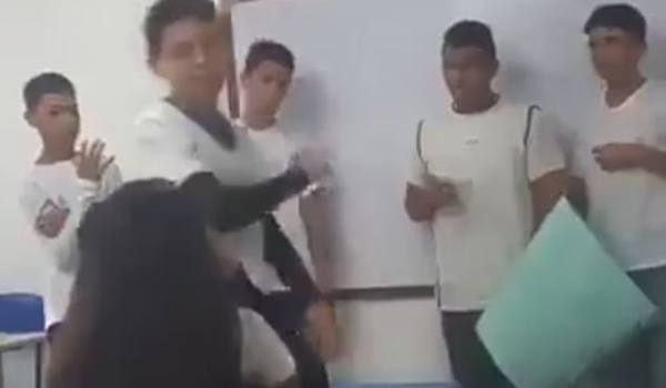 Βίντεο σοκ στη Βραζιλία: Κάρφωσε στιλό στο πρόσωπο συμμαθήτριας γιατί τον… κορόιδεψε