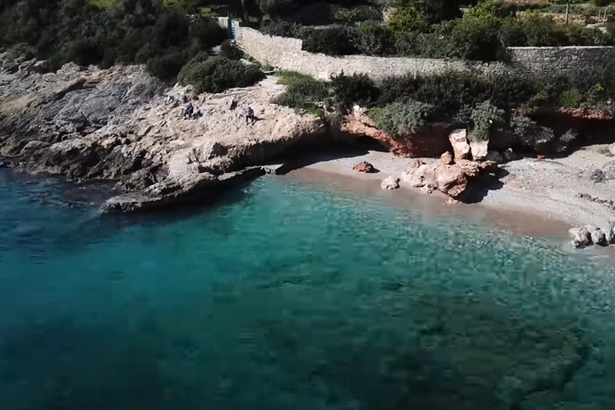 Παραλίες κοντά στην Αθήνα που θυμίζουν… Κυκλάδες