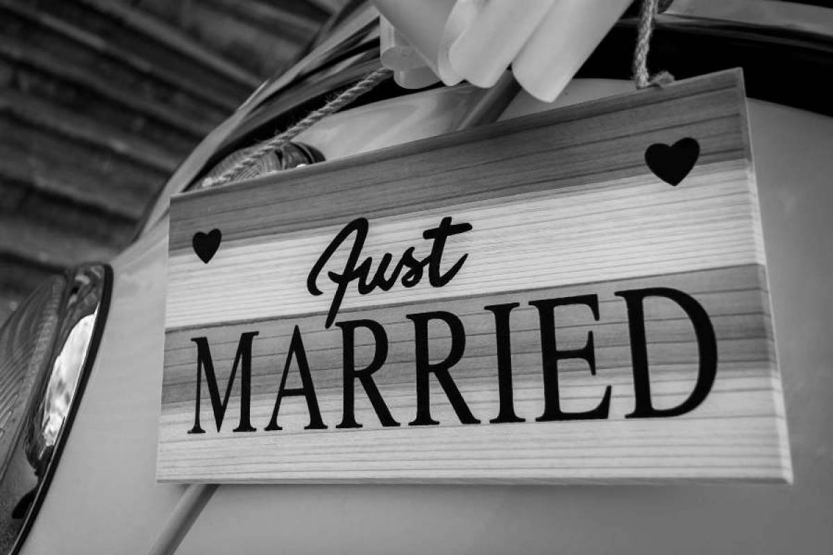Έρευνα: Οι παντρεμένοι διατρέχουν μικρότερο κίνδυνο άνοιας