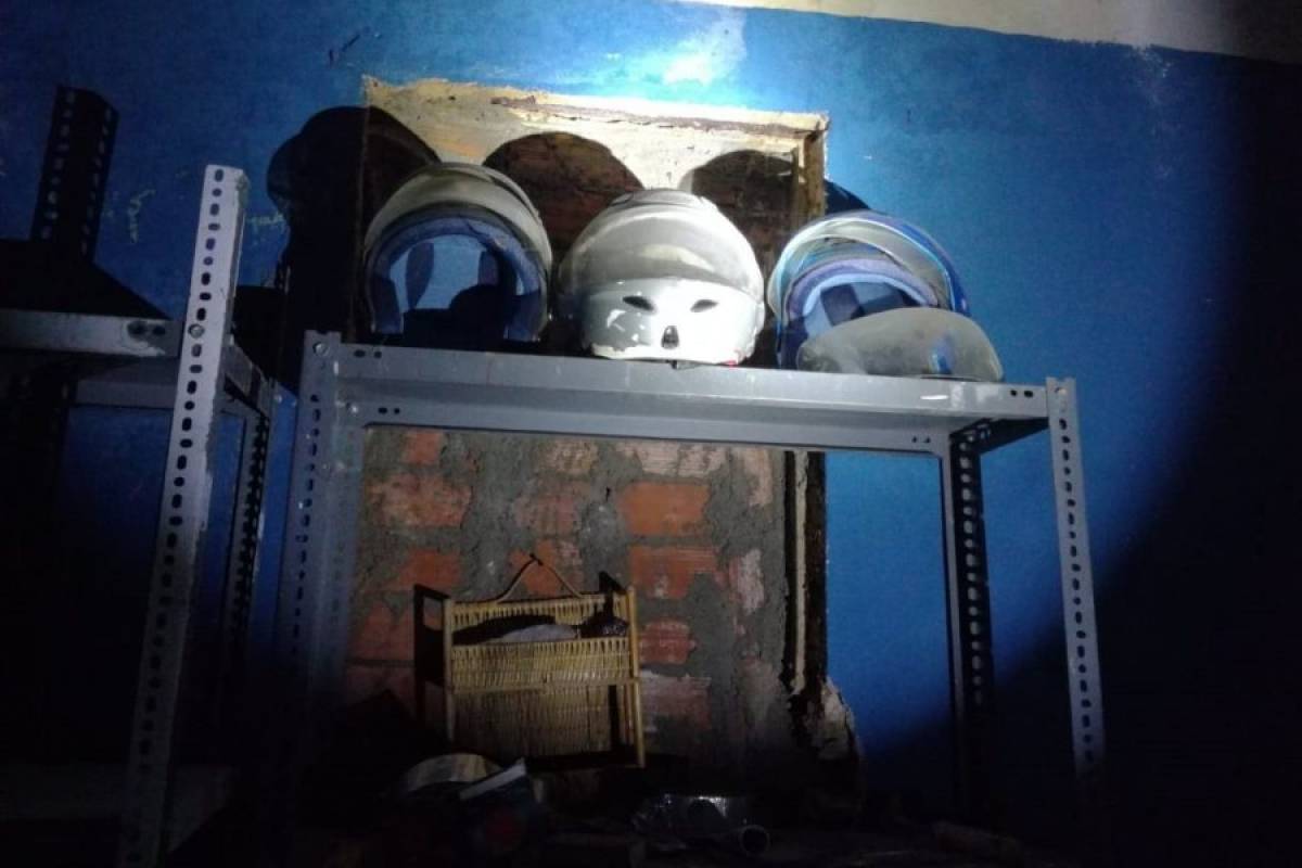Μαρούσι: Τα ευρήματα της ΕΛ.ΑΣ. από το υπό κατάληψη κτήριο (Εικόνες)