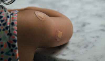 Εμβολιασμός παιδιών κάτω των 5 ετών: Τρεις «μικροσκοπικές» δόσεις σχεδιάζει η Pfizer