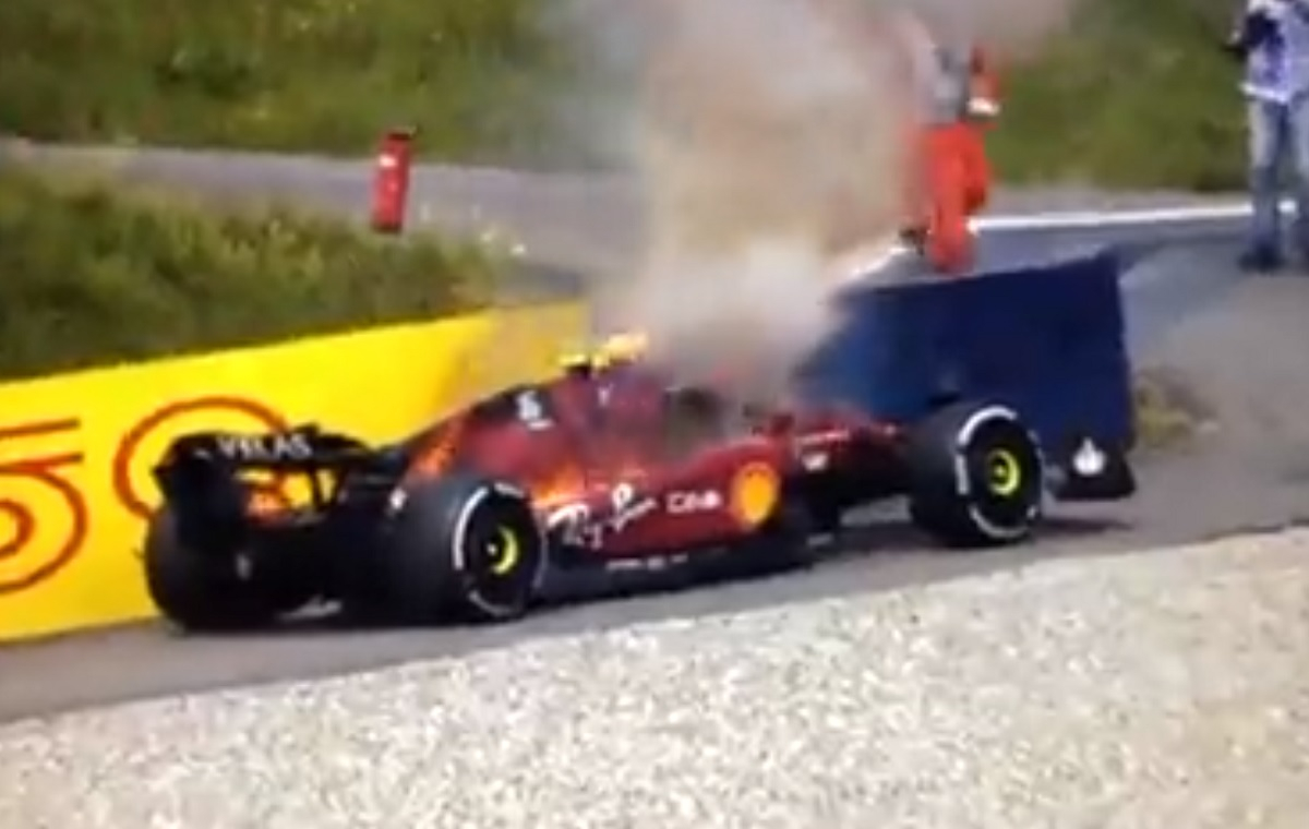 Formula 1: Η Ferrari του Σάινθ στις φλόγες (βίντεο)