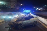 Μετωπική οχημάτων στη Θεσσαλονίκη - ΙΧ που οδηγούσε 79χρονος μπήκε στο αντίθετο ρεύμα (φωτογραφίες)
