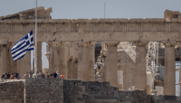 Μίκης Θεοδωράκης: «Δάκρυσε» και η Ακρόπολη - Μεσίστιες οι σημαίες σε όλη την Ελλάδα