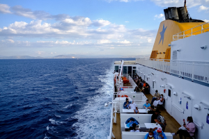 Στο πλοίο με self test: Όλα τα μέτρα για ταξίδι στα νησιά