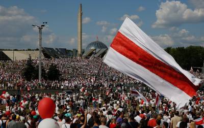 Λευκορωσία: Η ΕΕ επιβάλλει κυρώσεις - Μαζικές διαδηλώσεις στο Μινσκ