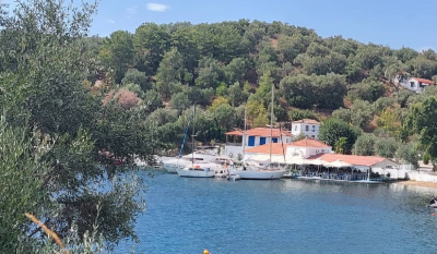 Το «κρυμμένο» νησάκι για ήσυχες διακοπές με 15 ευρώ την ημέρα