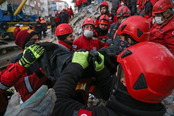Τουρκία: Νέος μετασεισμός στην Ελαζίγ-Στους 29 οι νεκροί