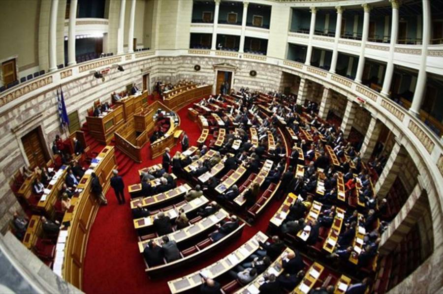 Κατατέθηκε στη Βουλή η τροπολογία που ακυρώνει τη μείωση του αφορολόγητου - Αύριο τίθεται σε ψηφοφορία