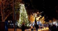 Πλατεία Εξαρχείων: Άγνωστος προσπάθησε να κάψει το χριστουγεννιάτικο δέντρο