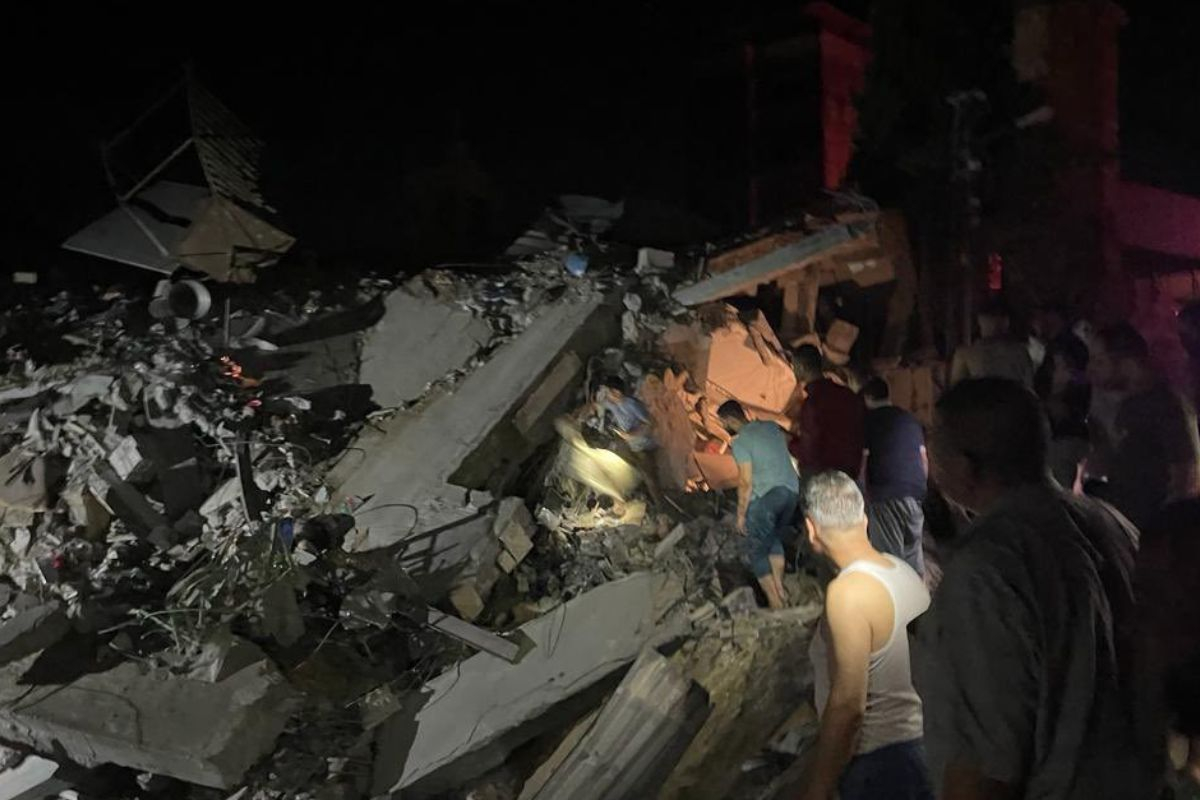 Άγιος Πορφύριος: Νεκροί και εγκλωβισμένοι στα ερείπια μετά τον βομβαρδισμό - 400 άτομα είχαν βρει καταφύγιο στο μοναστήρι