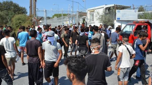 Νέα ένταση στη Μόρια - 1.000 μετανάστες πέρασαν σε ελληνικά νησιά το τελευταίο 24ωρο