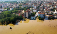 Λάρισα: Στα 12 μέτρα η στάθμη του Πηνειού – Συνεχίζονται οι απεγκλωβισμοί στη Θεσσαλία