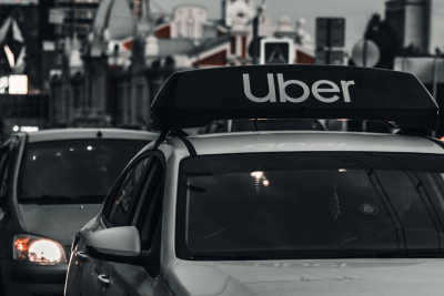 Ποιοι πολιτικοί ανέβηκαν στο «ταξί» της Uber: Νέα στοιχεία για το παγκόσμιο σκάνδαλο