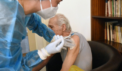 Μόσιαλος: Ο εμβολιασμός των άνω των 60 είναι όλο το «στοίχημα»
