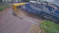 Βραζιλία: Τρομακτική σύγκρουση τρένου με σχολικό - Δύο παιδιά νεκρά (βίντεο)