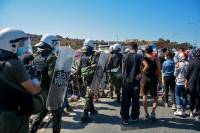 Μυτιλήνη: Ένταση σε διαδηλώσεις προσφύγων και μεταναστών - Δεν θα ανοίξουν τα σχολεία