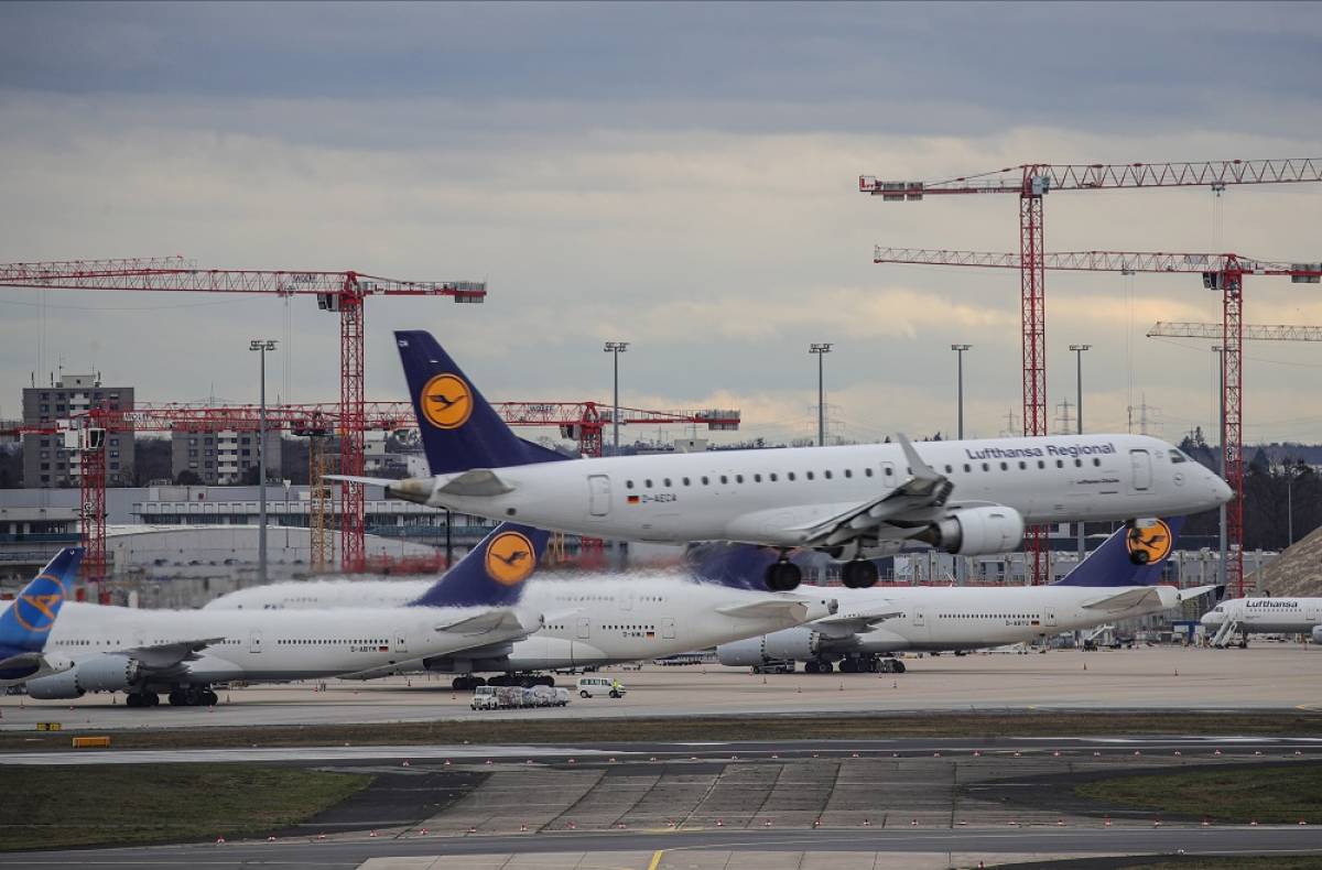 Γερμανία: Στηρίζει την Lufthansa με 9 δισ. ευρώ