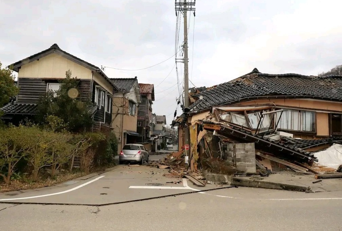 Σεισμός 7,6 Ρίχτερ στην Ιαπωνία: Άνοιξαν δρόμοι, κατέρρευσαν κτίρια, εκκενώθηκαν περιοχές (Εικόνες, Βίντεο)