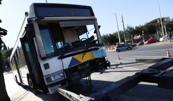 Από απότομο φρενάρισμα το ατύχημα με το λεωφορείο στη Β. Σοφίας - Στο νοσοκομείο 12 τραυματίες