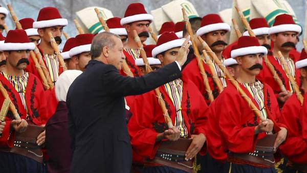 Το τουρκικό παράδοξο: O Ταγίπ Ερντογάν ως ηγέτης ... χώρα!
