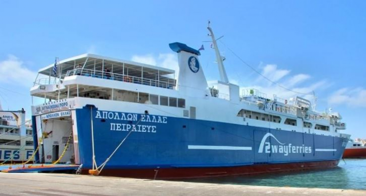 Αίγινα: Πλοίο με 591 επιβάτες προσέκρουσε στο λιμάνι