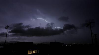 Καιρός: Πώς ξεκίνησε η καταιγίδα – Το μαύρο σύννεφο που «κάλυψε» την Αττική