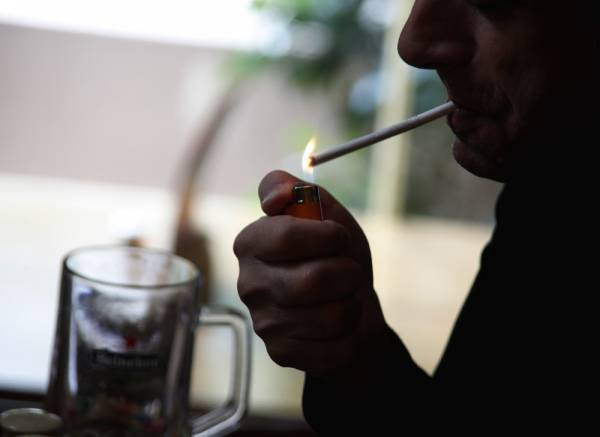 Κορονοϊός: Οι καπνιστές προσβάλλονται πιο σοβαρά