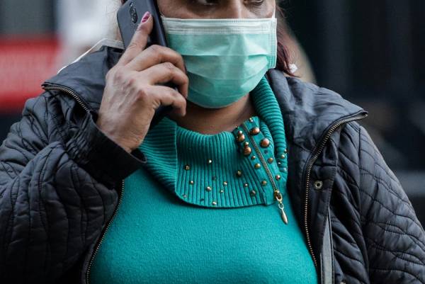 Κορονοϊός: Το CDC εξετάζει τη σύσταση για χρήση μάσκας από όλους