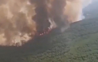 Φωτιά στην Εύβοια: Συγκλονιστικά πλάνα από ρίψεις νερού μέσα από Canadair