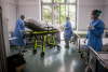 Κορονοϊός: «Τουλάχιστον 55 διασωληνωμένοι ασθενείς νοσηλεύονται εκτός ΜΕΘ»