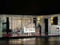 Σήκωσαν πανό για τον Λιγνάδη στο Διεθνές Φεστιβάλ Καλαμάτας - «Εξαφανίσθηκε» η Μενδώνη
