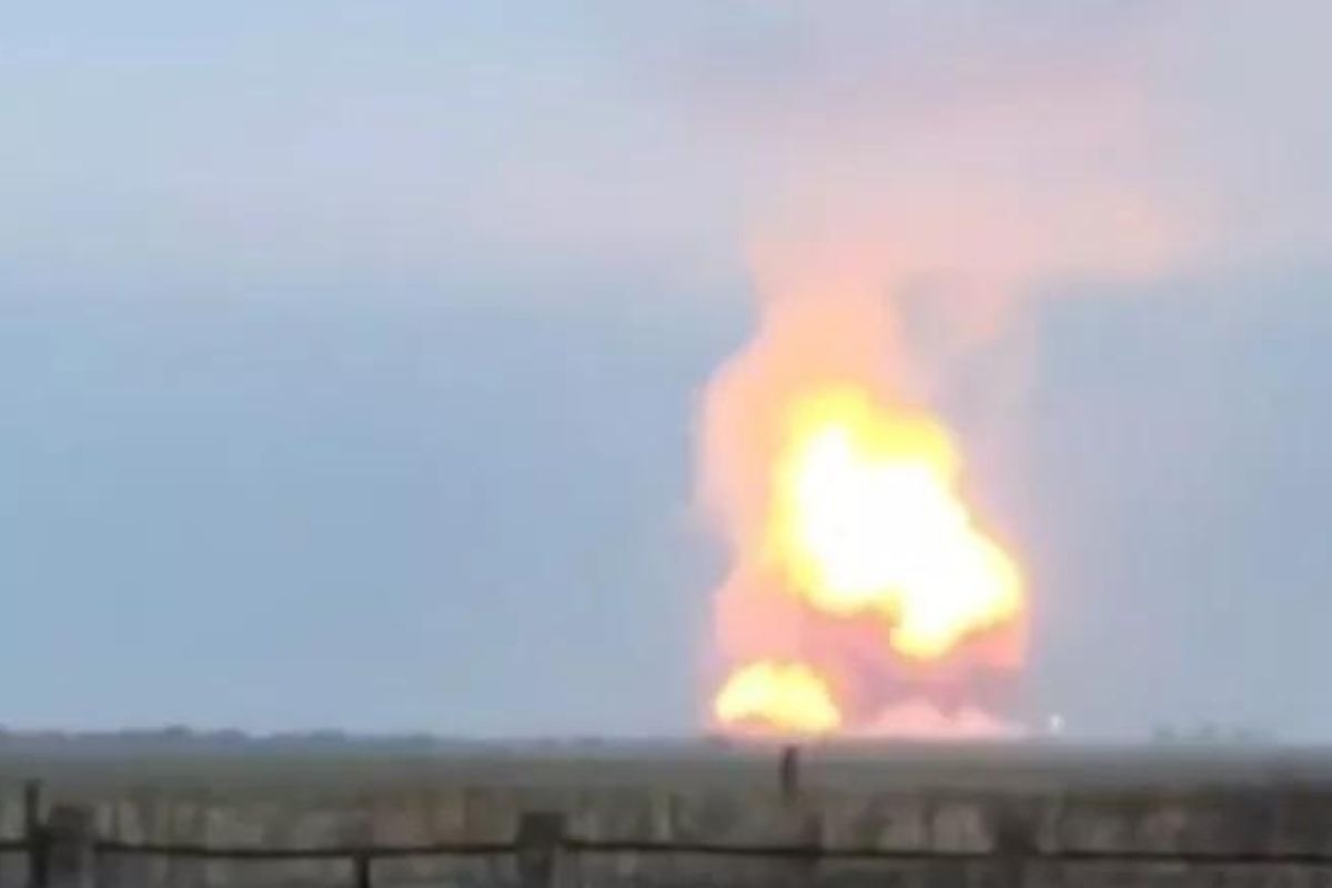 Πυρκαγιά και έκρηξη πυρομαχικών σε στρατιωτική βάση στην Κριμαία (Βίντεο)