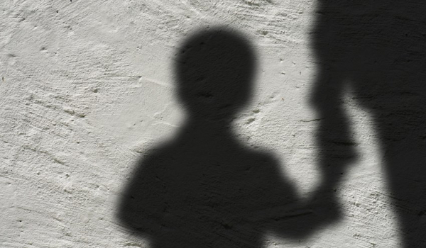 Βόλος: Δυο ηλικιωμένοι ασέλγησαν σε ανήλικες αδερφές – Θα εκτίσουν την ποινή στο σπίτι τους