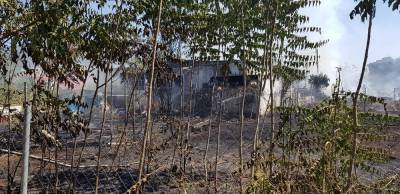 Φωτιά στο Χαλάνδρι: Κάηκαν δύο σπίτια και τρεις αποθήκες - Ένας απεγκλωβισμός (Φωτογραφίες - Βίντεο)