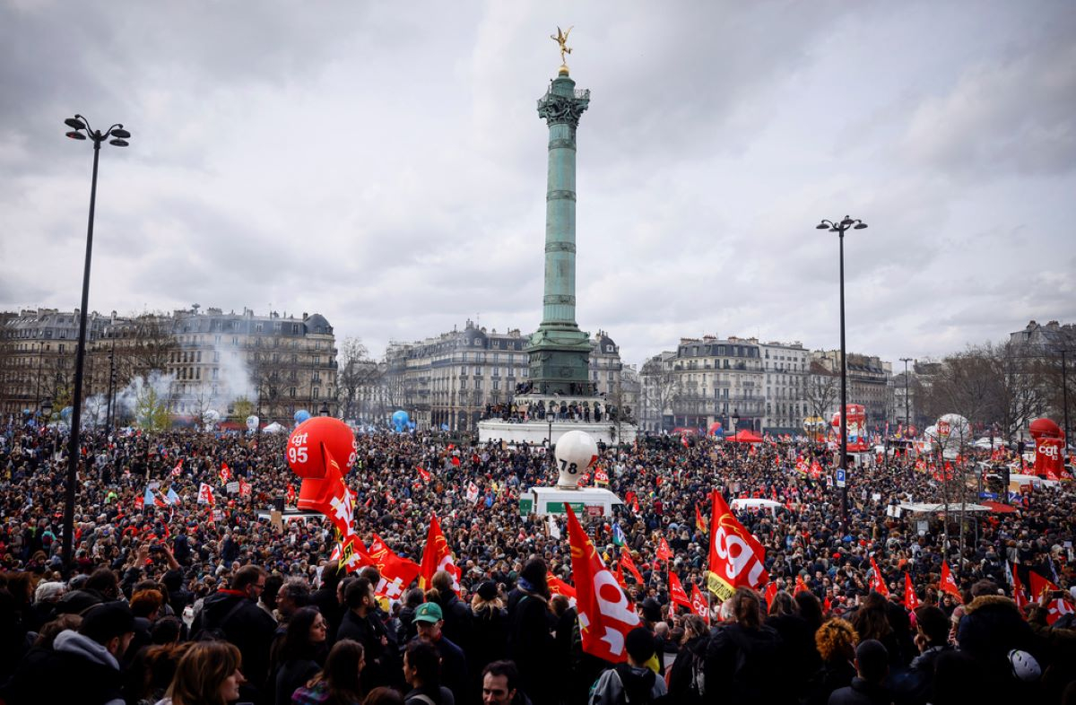 Η Γαλλία στο δρόμο: Πάνω από 3 εκατ. στις διαδηλώσεις - Βίαιες συγκρούσεις στο Παρίσι