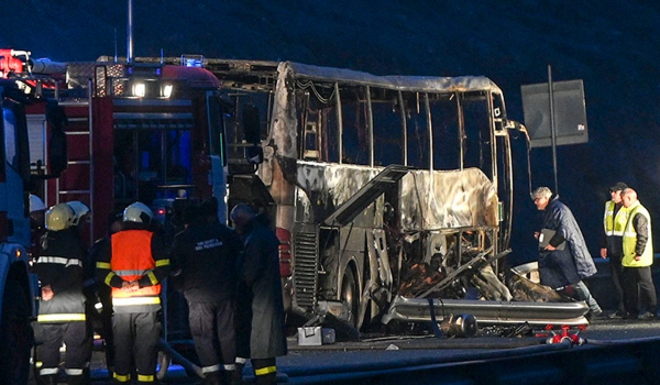 «Κοιμόμασταν και ξαφνικά ακούστηκε μια δυνατή έκρηξη» περιγράφει επιζών της φωτιάς στο λεωφορείο
