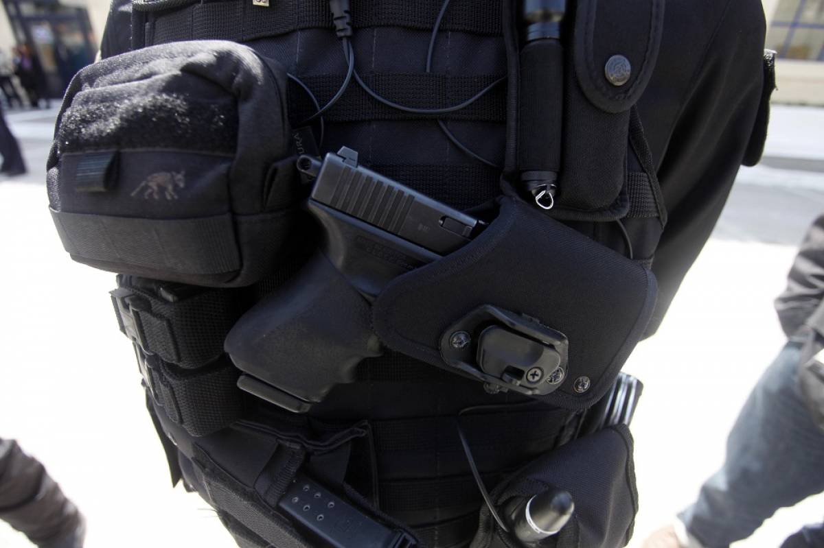 Εξάρχεια: Έκλεψαν υπηρεσιακό όπλο από αστυνομικό