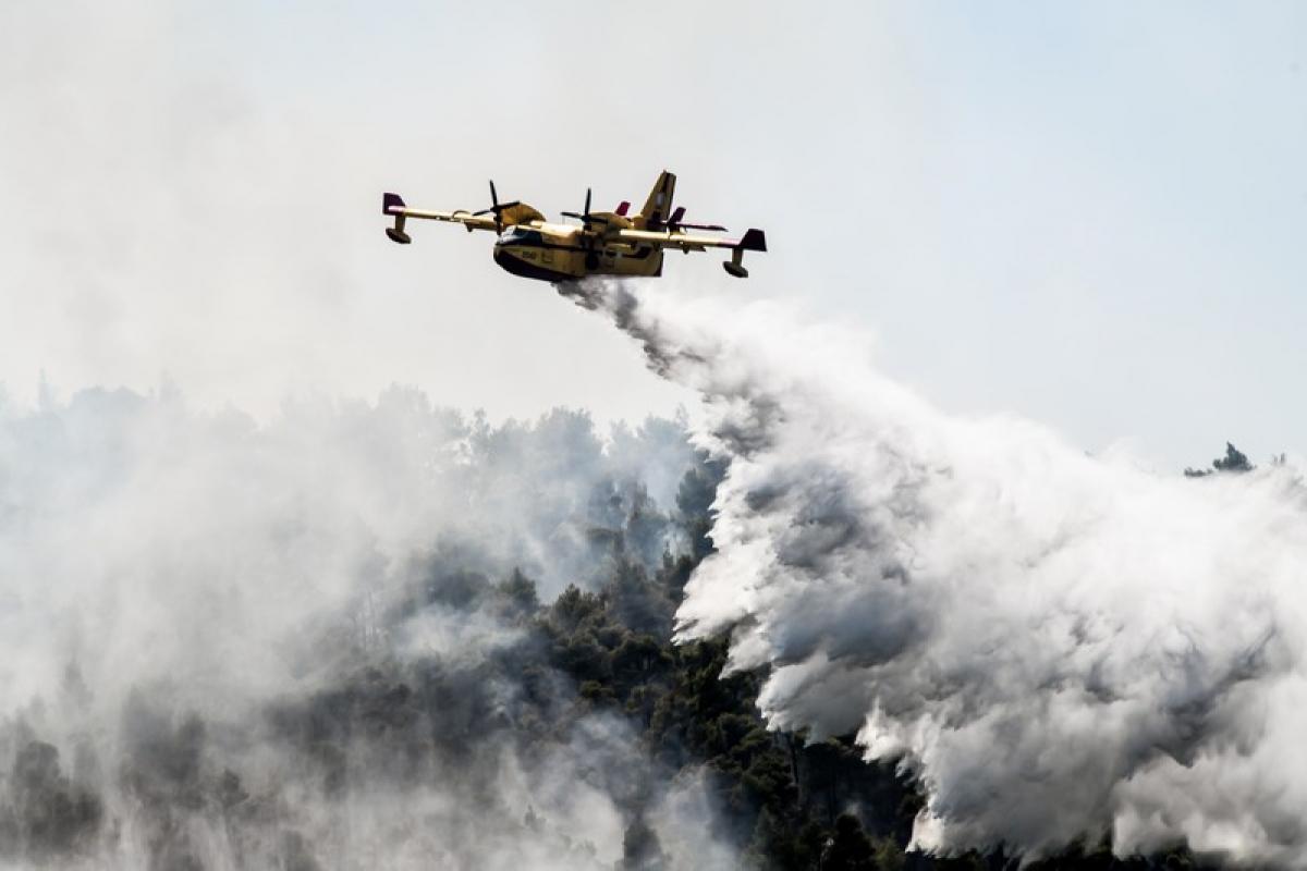 Φωτιές στο Ρέθυμνο: Μάχη από αέρος στον Κόρακα - Ισχυροί άνεμοι στην περιοχή