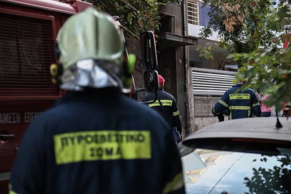 Φωτιά σε διατηρητέο κτήριο στο κέντρο της Θεσσαλονίκης