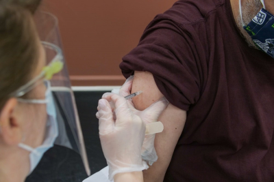 «Το μπράτσο του κορονοϊού»: Μια παρενέργεια του εμβολίου της Moderna
